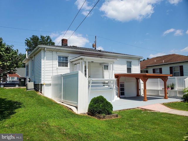 216 W CHESTNUT ST, Cleona, PA 17042