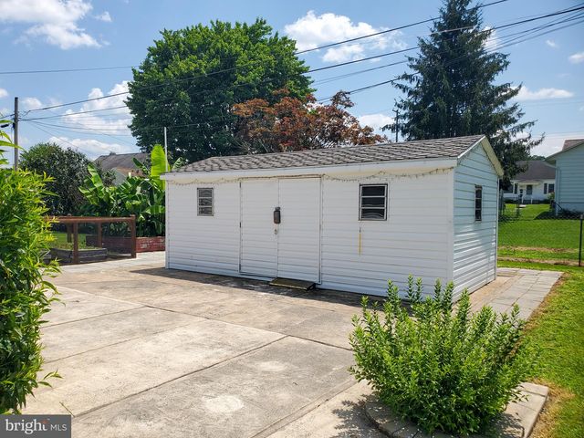 216 W CHESTNUT ST, Cleona, PA 17042