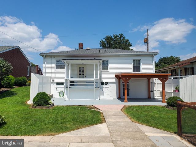 216 W CHESTNUT ST, Cleona, PA 17042