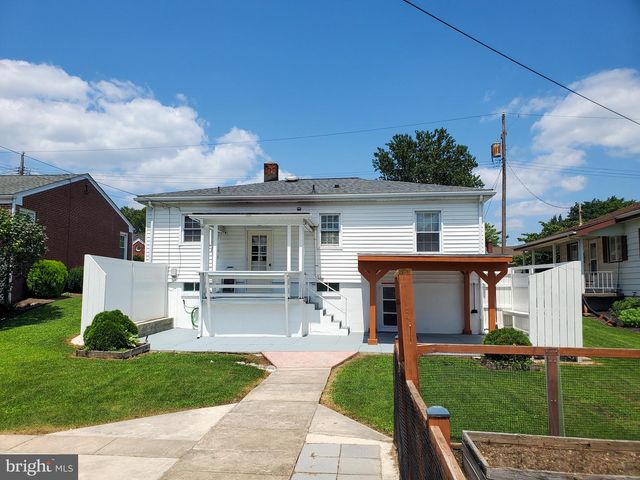 216 W CHESTNUT ST, Cleona, PA 17042