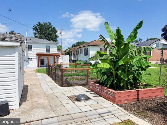 216 W CHESTNUT ST, Cleona, PA 17042