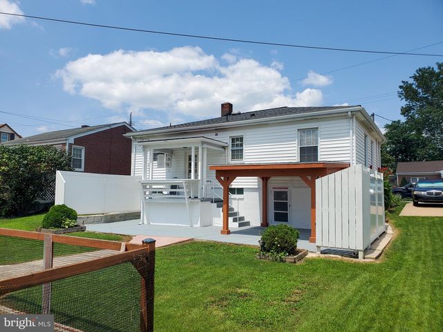 216 W CHESTNUT ST, Cleona, PA 17042