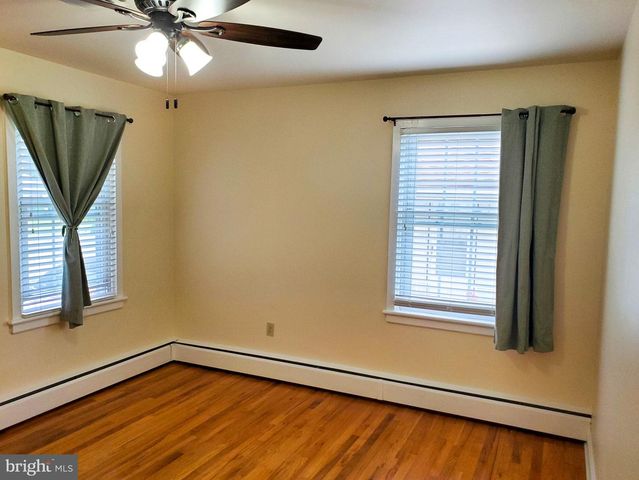 216 W CHESTNUT ST, Cleona, PA 17042