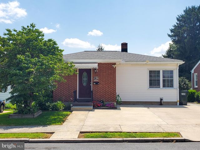 216 W CHESTNUT ST, Cleona, PA 17042