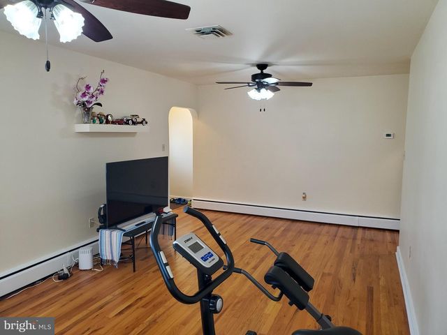 216 W CHESTNUT ST, Cleona, PA 17042