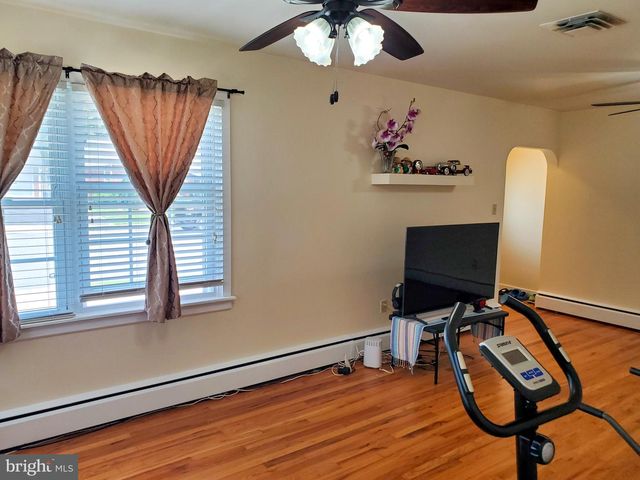 216 W CHESTNUT ST, Cleona, PA 17042