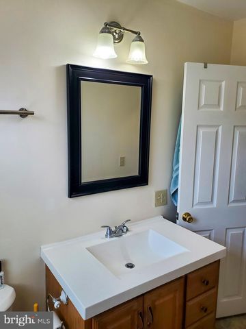216 W CHESTNUT ST, Cleona, PA 17042