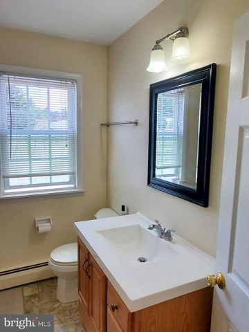 216 W CHESTNUT ST, Cleona, PA 17042