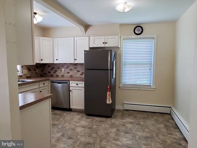 216 W CHESTNUT ST, Cleona, PA 17042