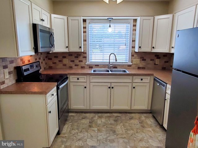 216 W CHESTNUT ST, Cleona, PA 17042