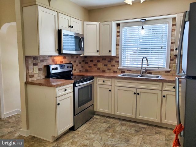 216 W CHESTNUT ST, Cleona, PA 17042