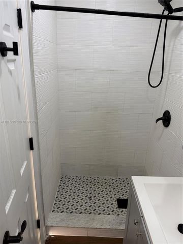 217 E 48th St 2, Hialeah, FL 33013