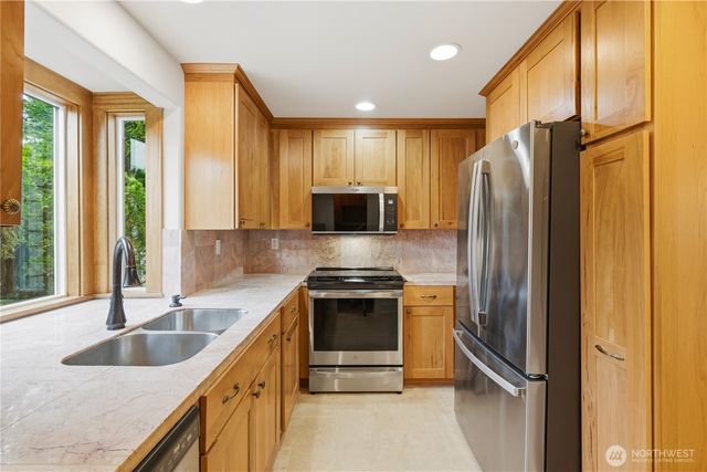 3821 Shelby Road, Lynnwood, WA 98087