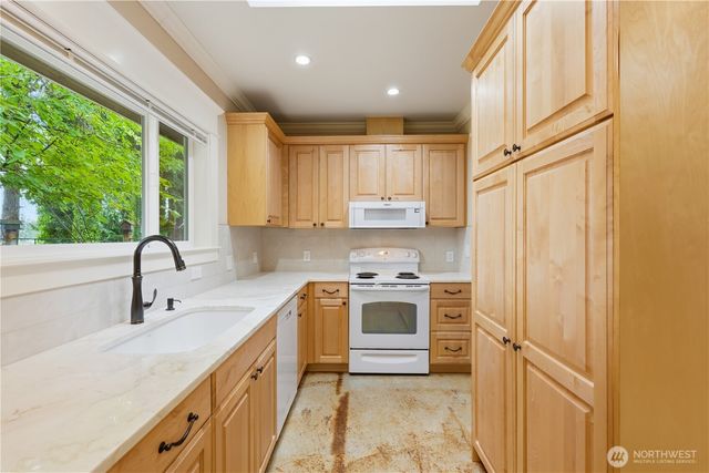 3821 Shelby Road, Lynnwood, WA 98087