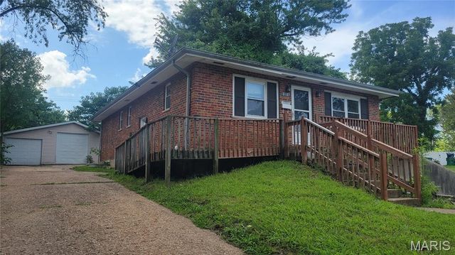 10107 Castle Drive, St Louis, MO 63136