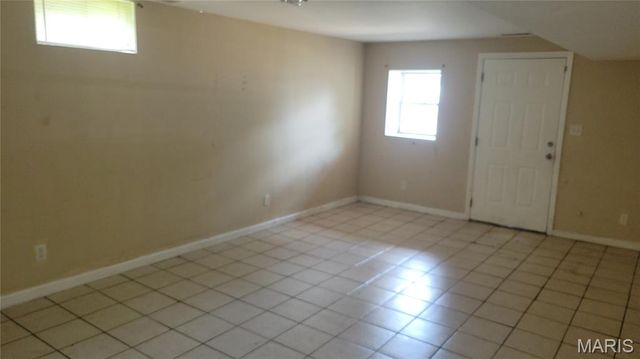 10107 Castle Drive, St Louis, MO 63136