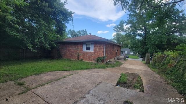 10107 Castle Drive, St Louis, MO 63136