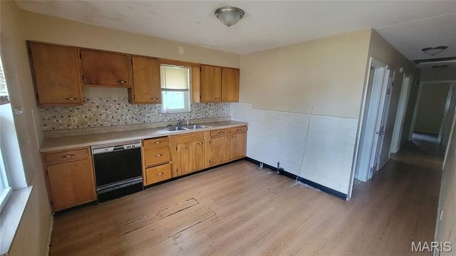 10107 Castle Drive, St Louis, MO 63136