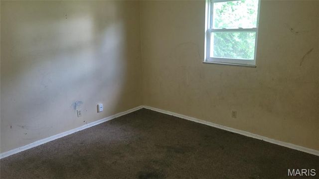 10107 Castle Drive, St Louis, MO 63136