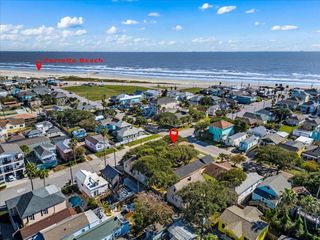 1302 Avenue M 1/2, Galveston, TX 77550