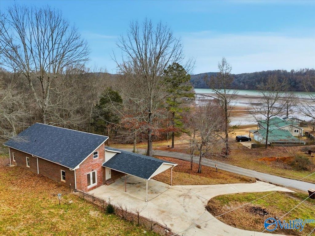 9771 Sgt Holden Lane, Athens, AL 35614