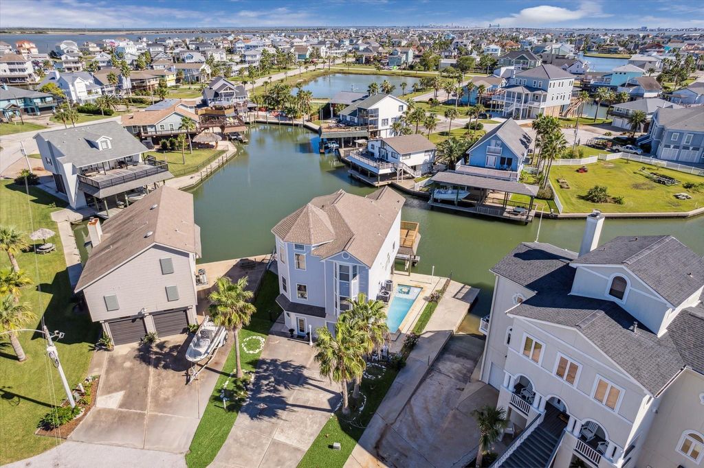 210 Easterly DR, Galveston, TX 77554