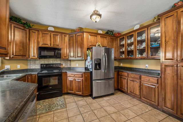 1709 Holland Rd, Lafayette, TN 37083