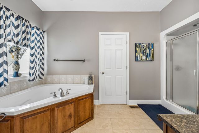 1709 Holland Rd, Lafayette, TN 37083