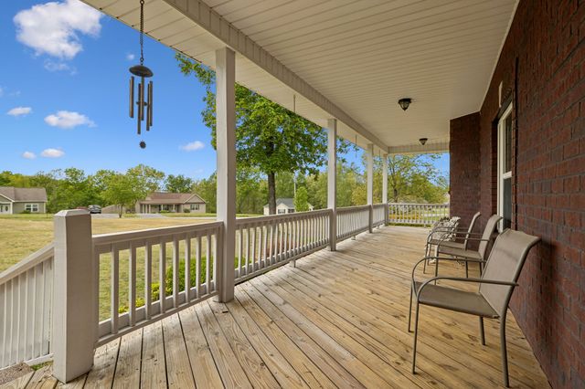 1709 Holland Rd, Lafayette, TN 37083