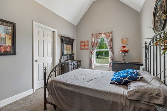 1709 Holland Rd, Lafayette, TN 37083