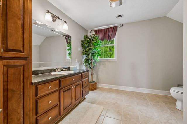 1709 Holland Rd, Lafayette, TN 37083