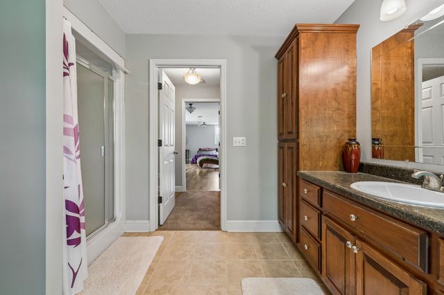 1709 Holland Rd, Lafayette, TN 37083