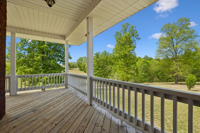 1709 Holland Rd, Lafayette, TN 37083