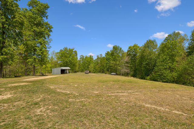 1709 Holland Rd, Lafayette, TN 37083