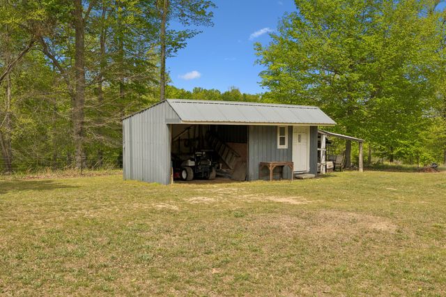 1709 Holland Rd, Lafayette, TN 37083