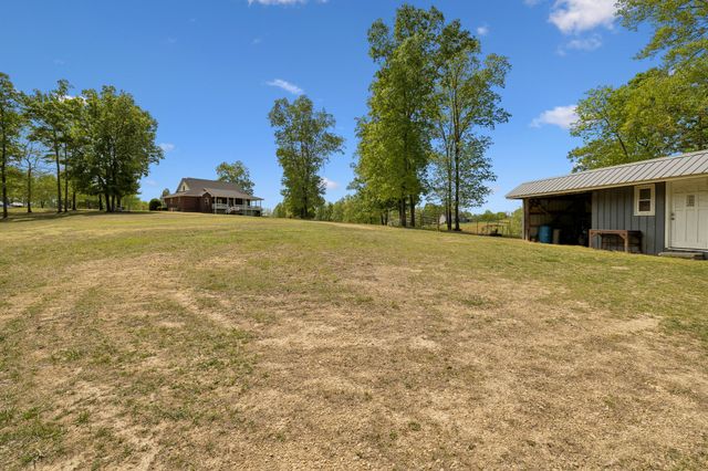 1709 Holland Rd, Lafayette, TN 37083