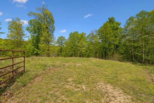 1709 Holland Rd, Lafayette, TN 37083