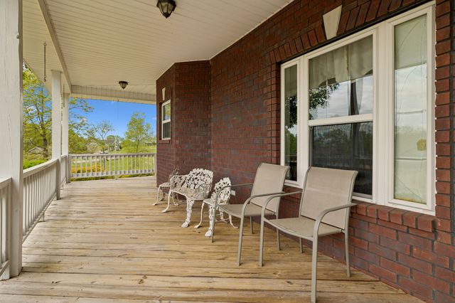 1709 Holland Rd, Lafayette, TN 37083
