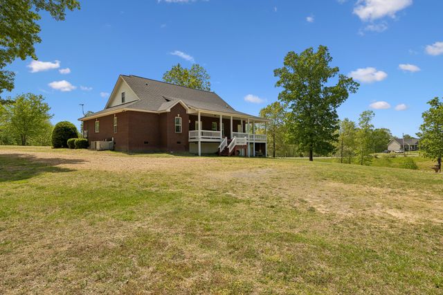 1709 Holland Rd, Lafayette, TN 37083