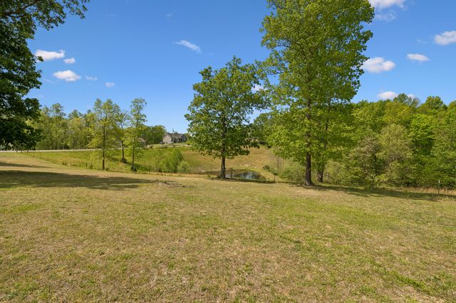 1709 Holland Rd, Lafayette, TN 37083