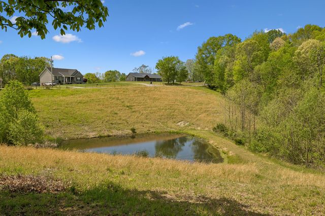 1709 Holland Rd, Lafayette, TN 37083