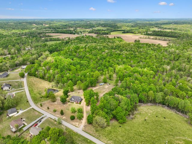 1709 Holland Rd, Lafayette, TN 37083
