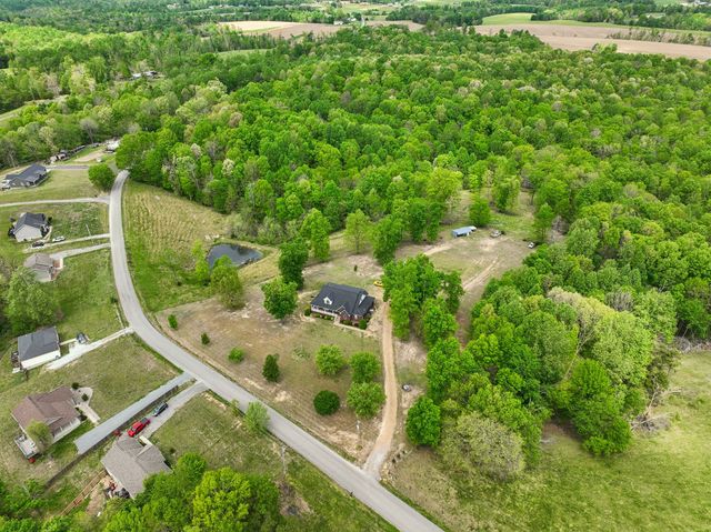 1709 Holland Rd, Lafayette, TN 37083