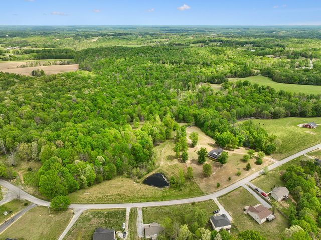 1709 Holland Rd, Lafayette, TN 37083