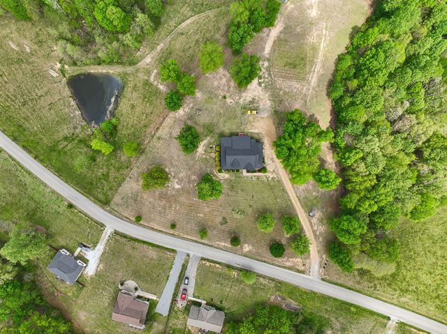1709 Holland Rd, Lafayette, TN 37083