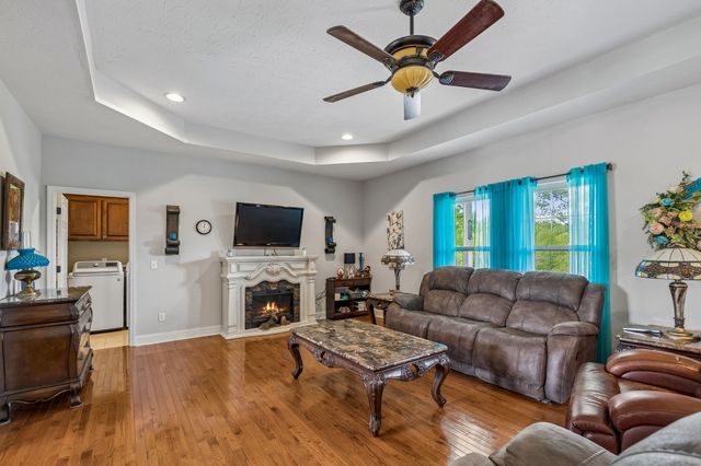 1709 Holland Rd, Lafayette, TN 37083
