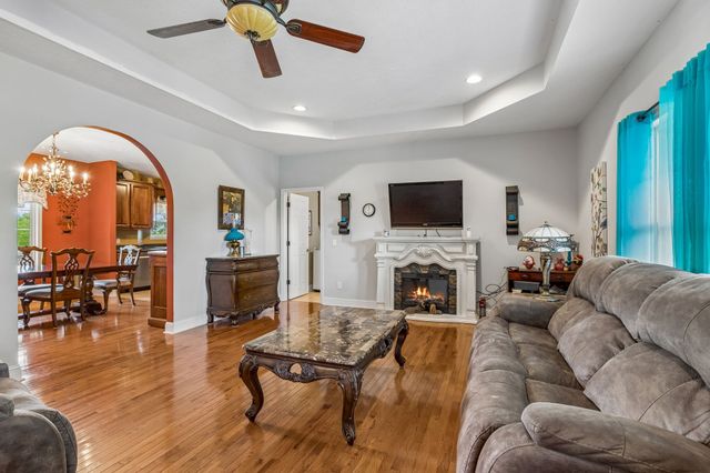 1709 Holland Rd, Lafayette, TN 37083