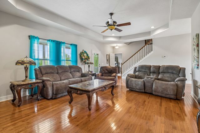 1709 Holland Rd, Lafayette, TN 37083