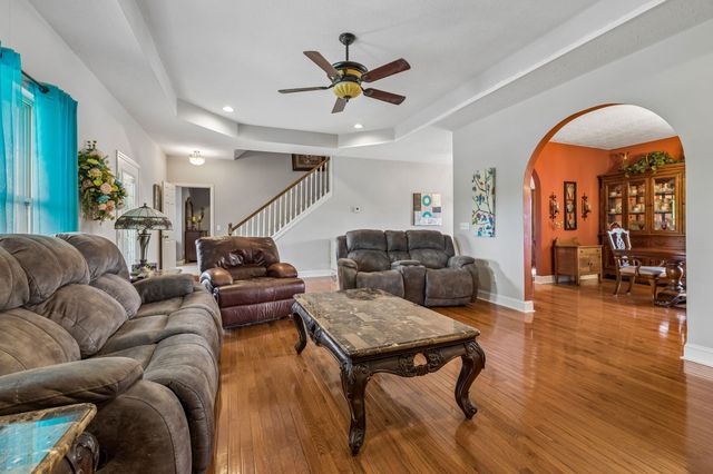 1709 Holland Rd, Lafayette, TN 37083