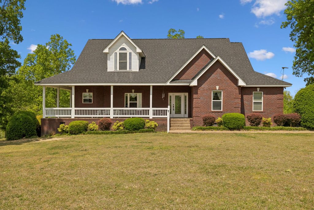 1709 Holland Rd, Lafayette, TN 37083